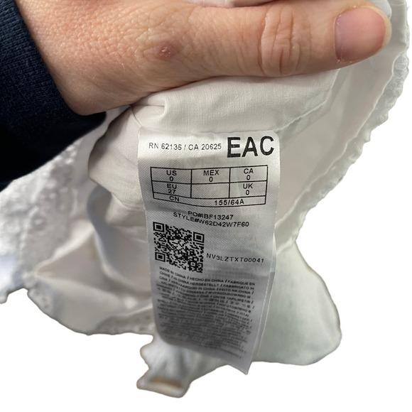 Guess white spaghetti strap lace shorts romper with V-neck and low back - 0 - Picture 9 of 9